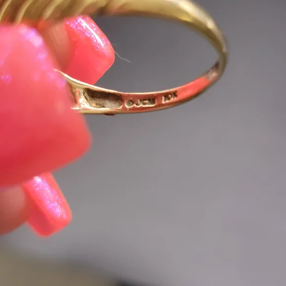 JCM 10KT gold woman's croissant dome ring size 8.25